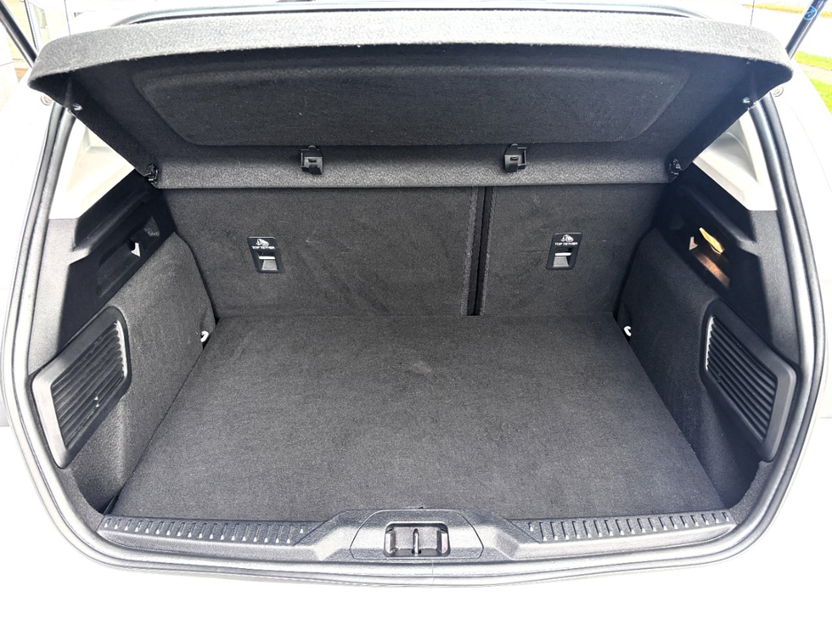 2019 Ford Focus - image 15