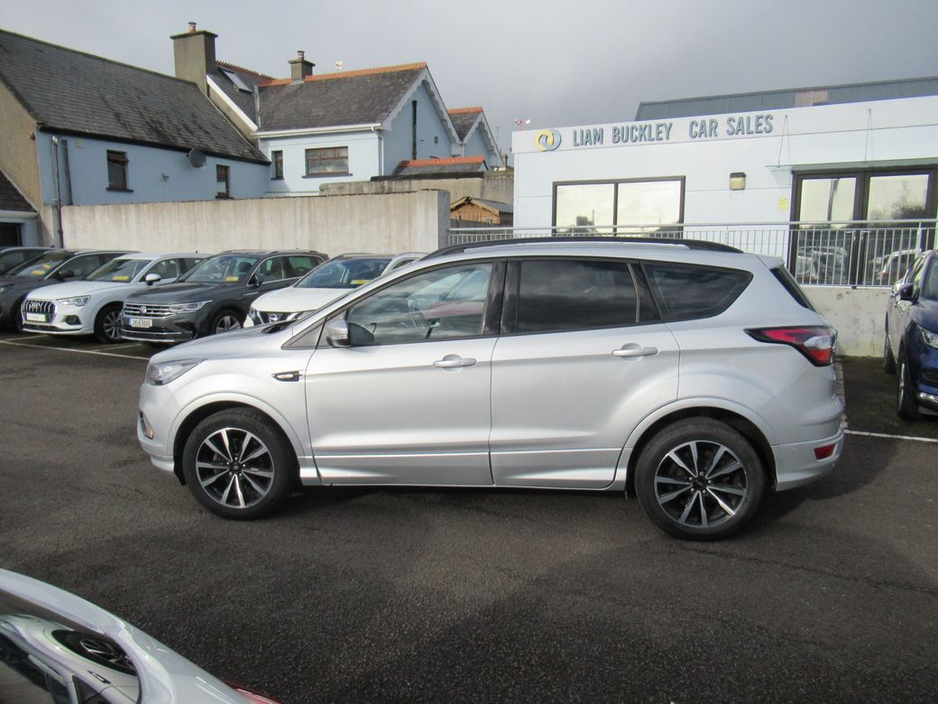 2019 Ford Kuga - image 9