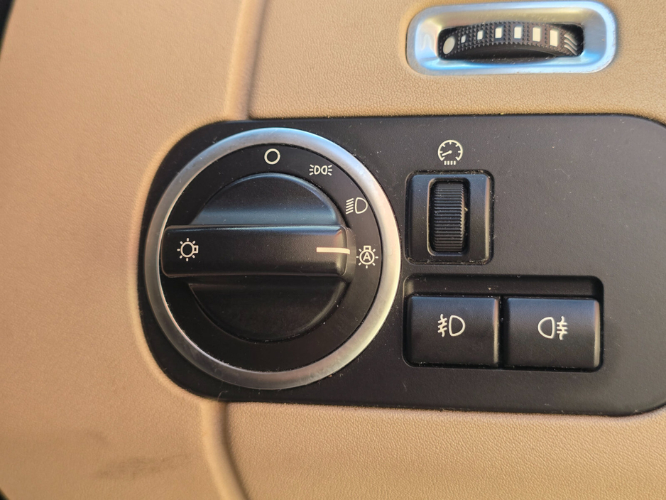 2014 Land Rover Discovery - image 33