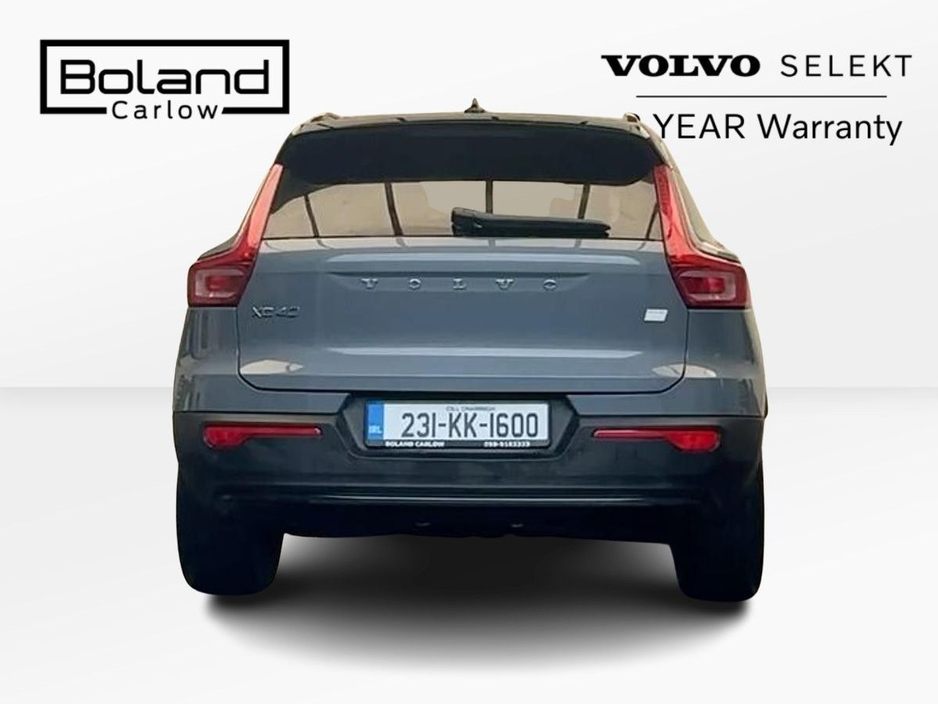 2023 Volvo XC40 - image 12