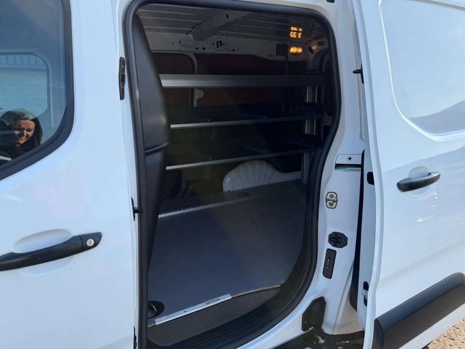 2020 Vauxhall Combo - image 29