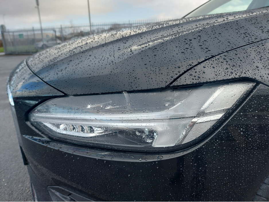 2021 Volvo S90 D4 MOMENTUM AT 4DR AUTO €34,950