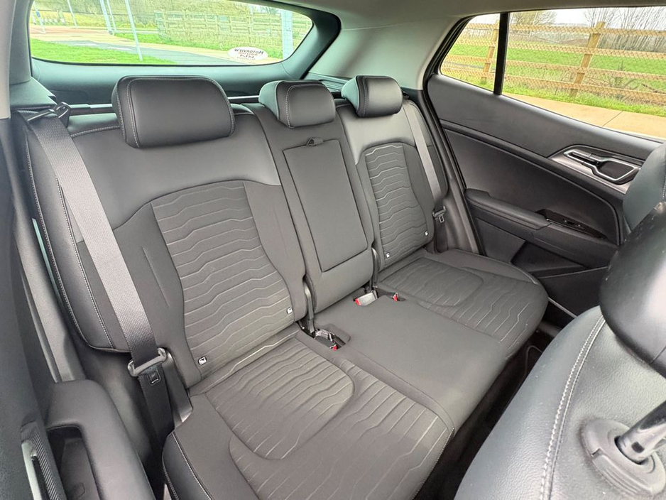 2023 Kia Sportage - image 8