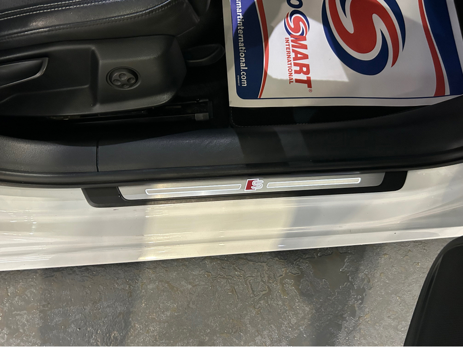 2017 Audi A4 - image 19