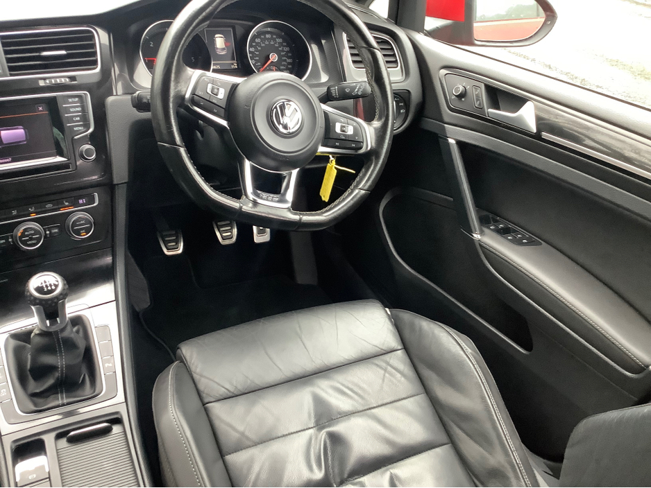 2014 Volkswagen Golf - image 4