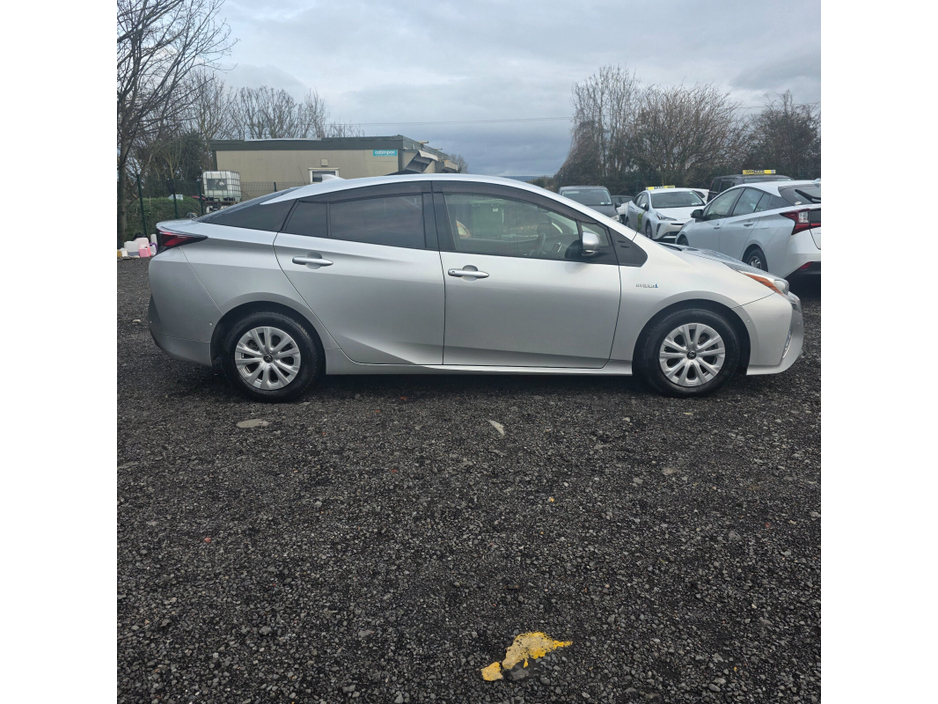 2018 Toyota Prius - image 10