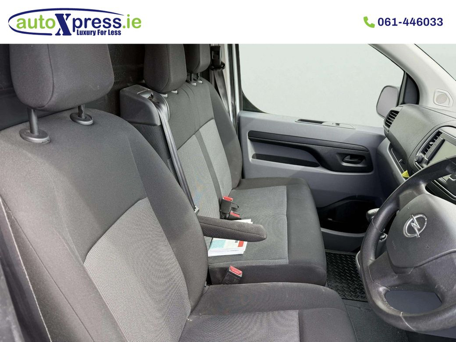 2022 Opel Vivaro - image 8