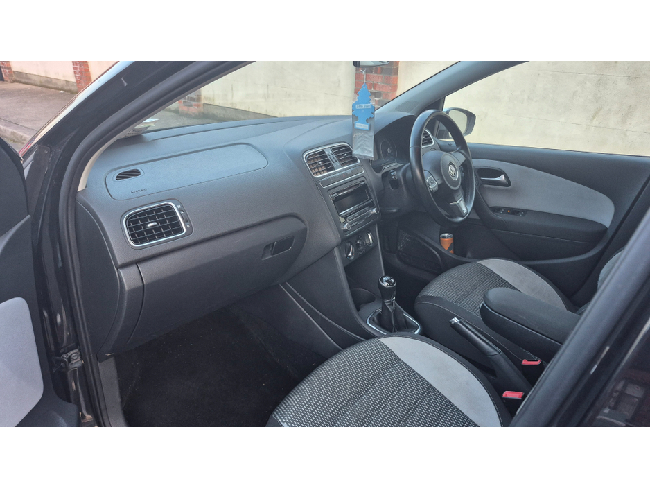 2014 Volkswagen Polo - image 6