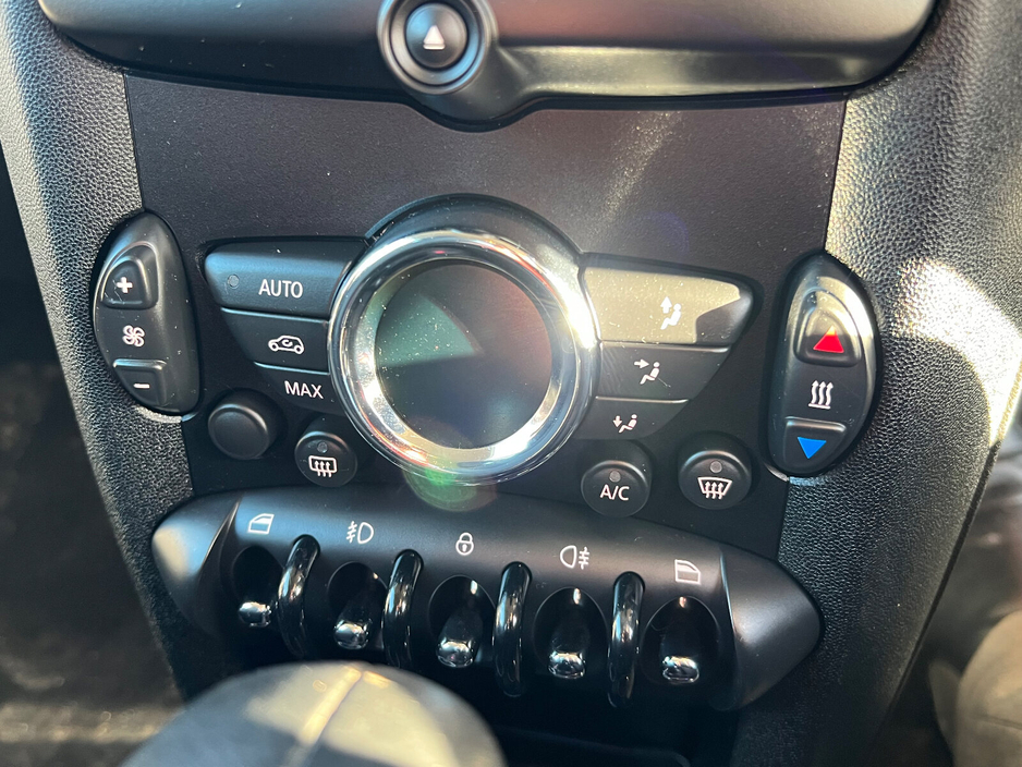 2013 MINI Hatch  €8,950