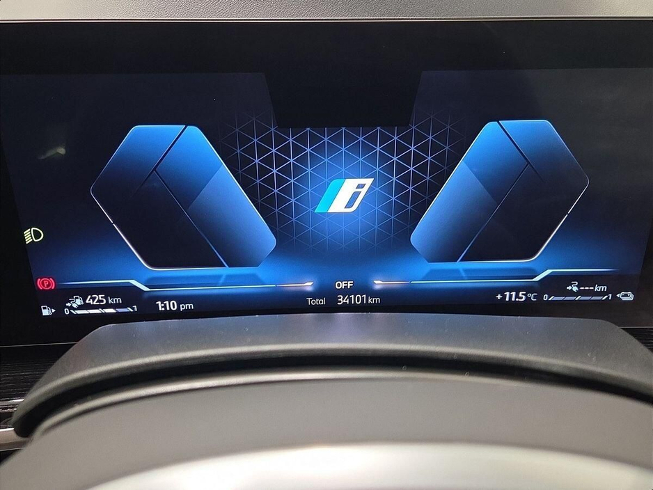 2025 BMW X5 - image 9