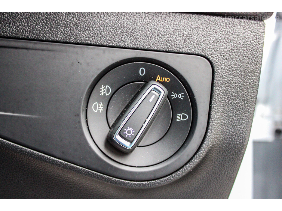 2018 Volkswagen Tiguan - image 25