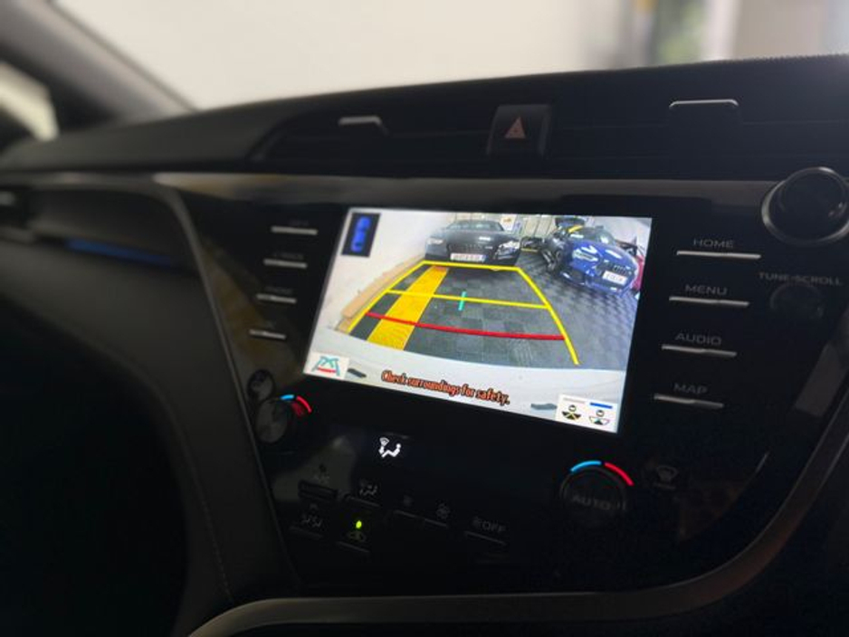 2020 Toyota Camry - image 11