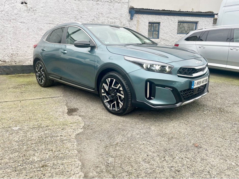 2023 Kia XCeed - image 2