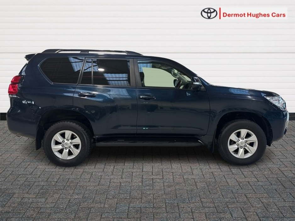 2021 Toyota Landcruiser - image 3