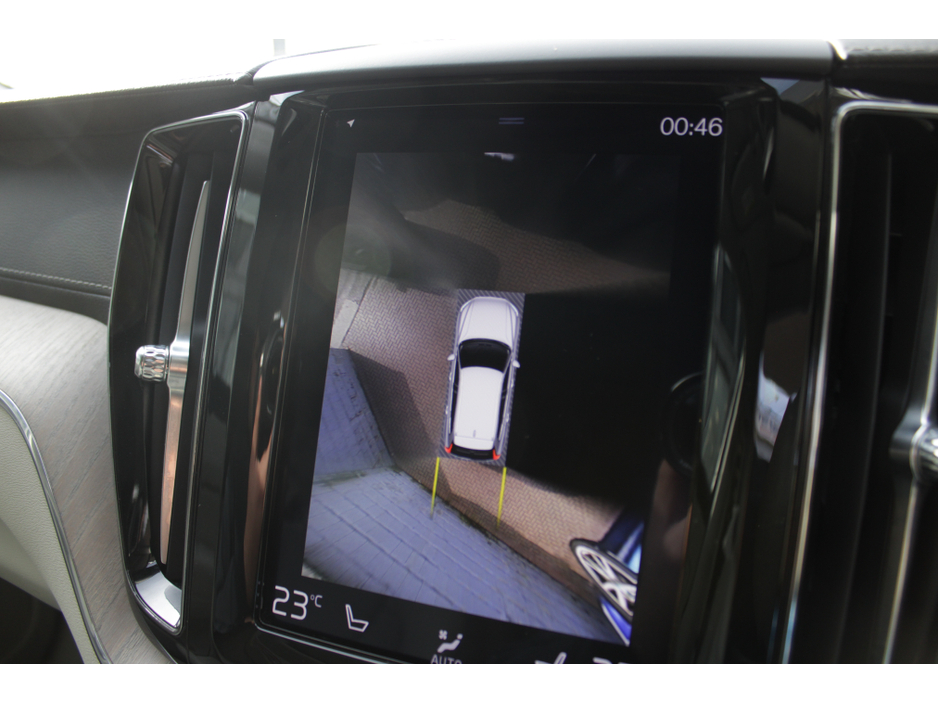 2020 Volvo XC60 - image 14