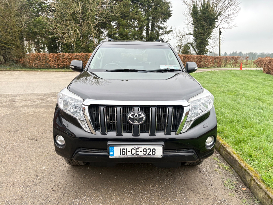 2016 Toyota Landcruiser - image 3