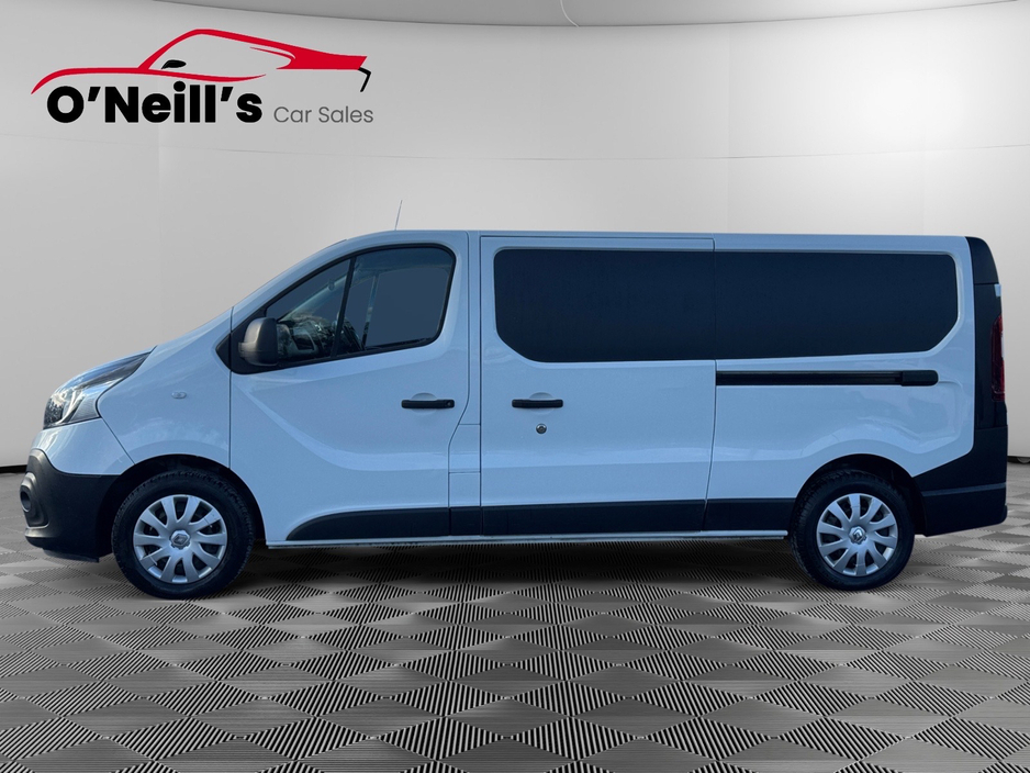 2021 Renault Trafic - image 6
