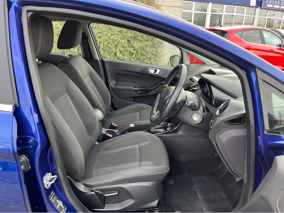 2016 Ford Fiesta - image 10