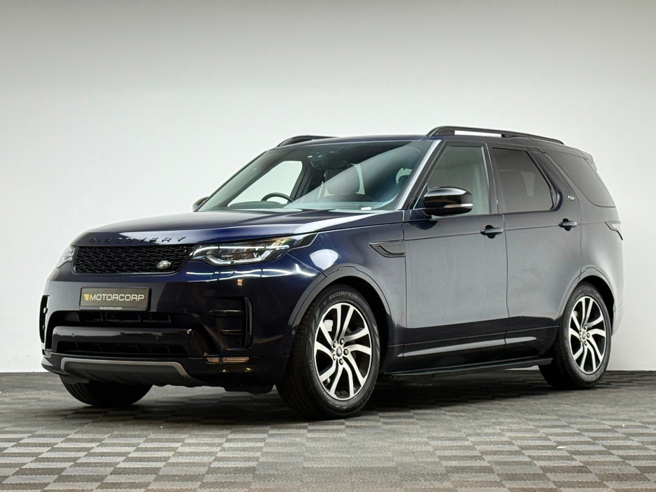 2020 Land Rover Discovery - image 3