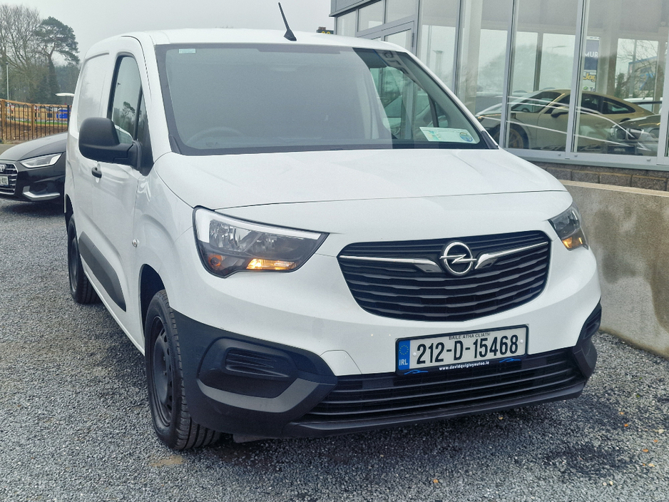 2021 Opel Combo - image 2