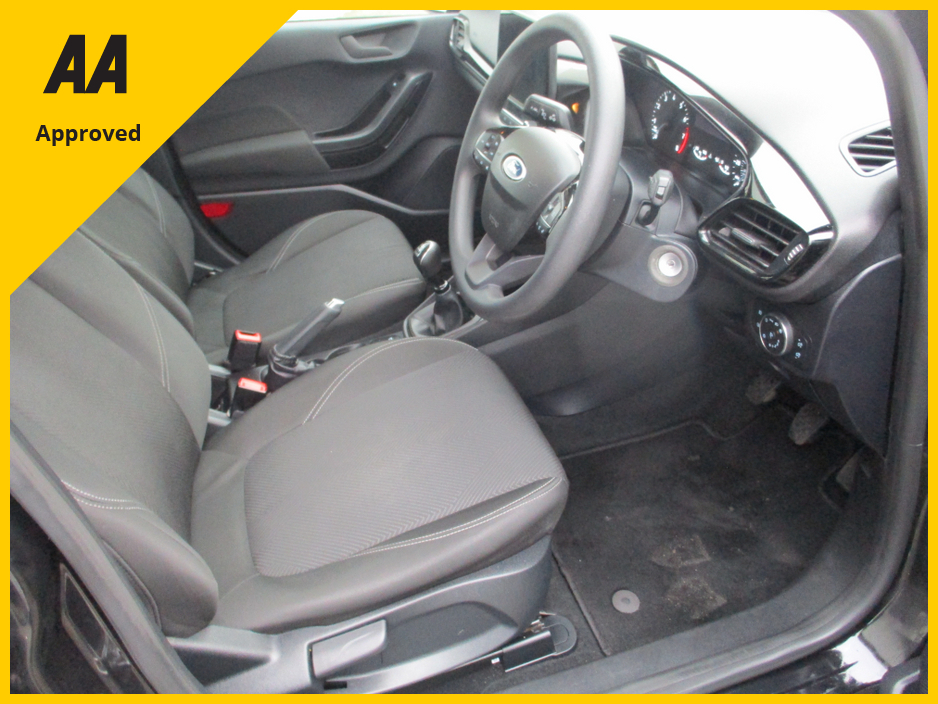 2024 Ford Fiesta 1.0 TREND MODEL IS ONE OWNER AND ONLY 33000 KMS IN EXCELLENT CONDITION. FULLY SERVICED AND 12 MONTHS WARRANTY AND 12 MONTHS AA COVER !!! €25,950