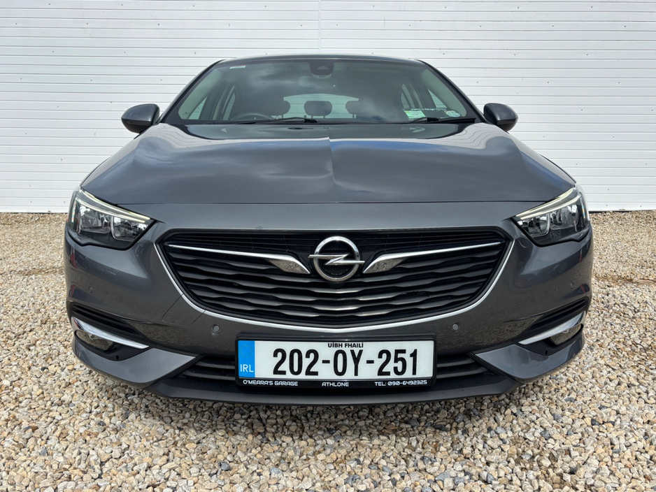 2020 Opel Insignia - image 13