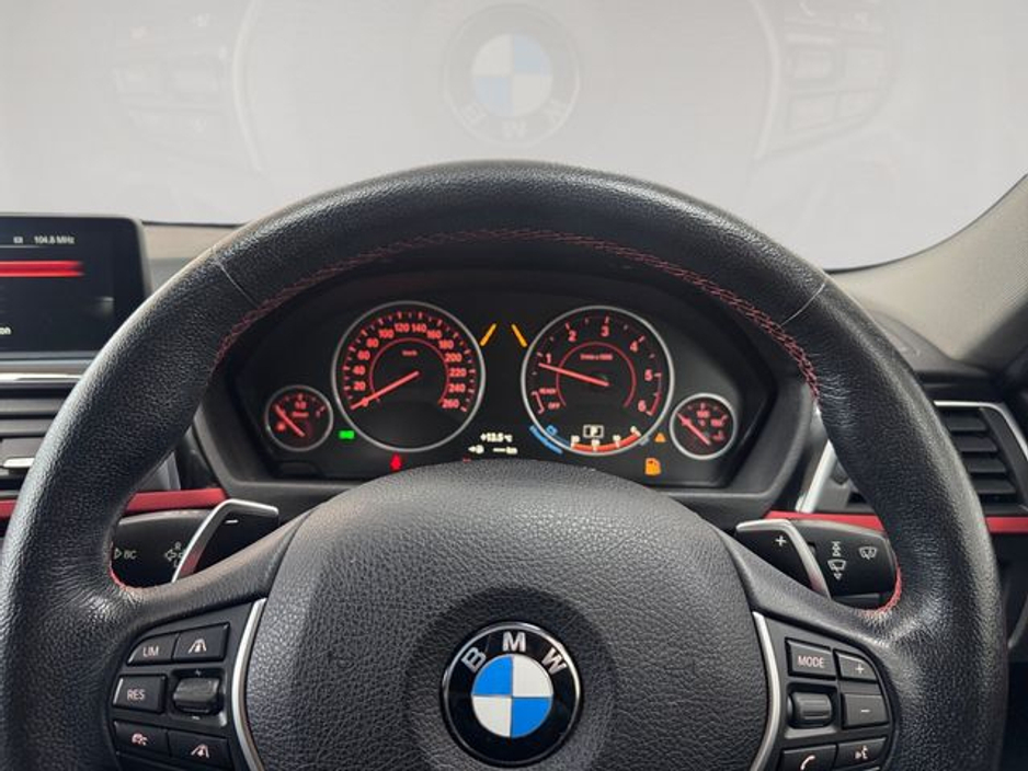 2015 BMW 3 Series - image 13