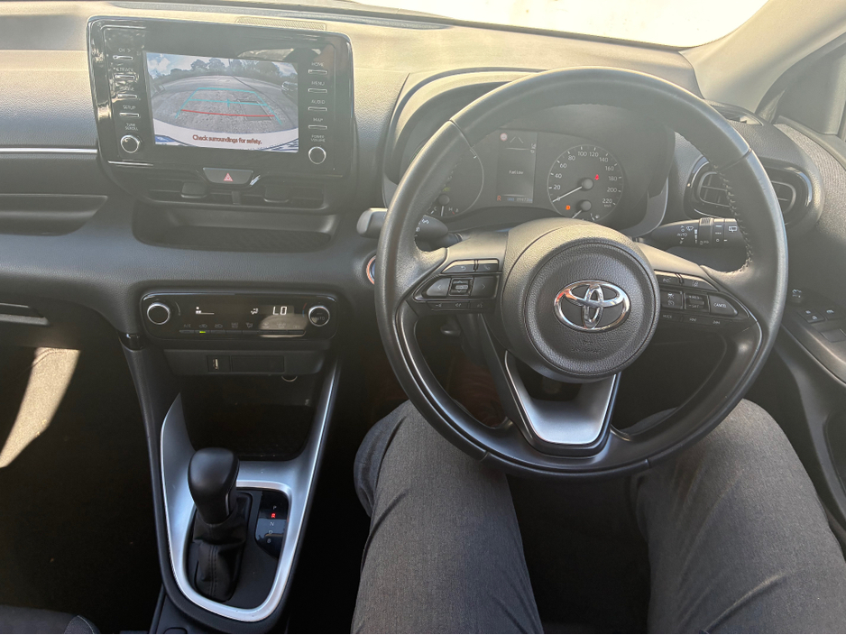 2023 Toyota Yaris - image 18