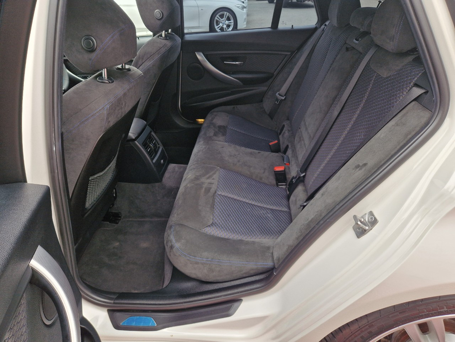 2013 BMW 3 Series - image 21