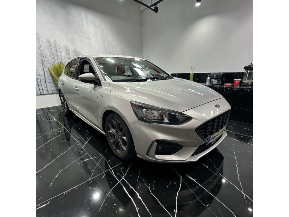 2020 Ford Focus - image 4