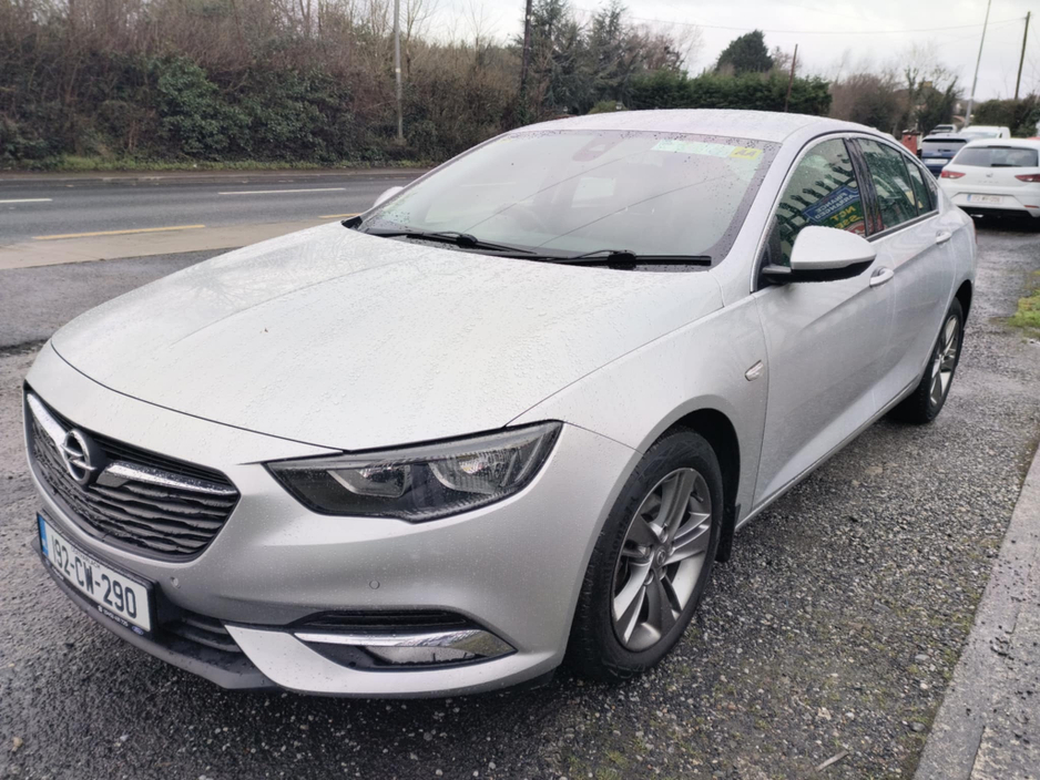 2019 Opel Insignia - image 3