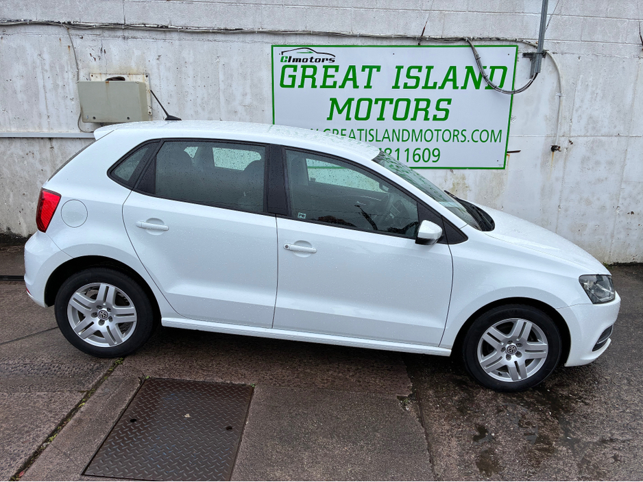 2014 Volkswagen Polo - image 2