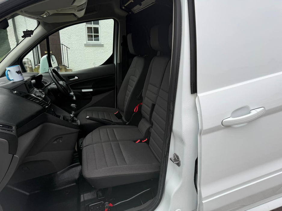 2020 Ford Transit Connect - image 12
