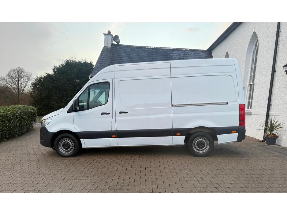 2021 Mercedes-Benz Sprinter - image 9