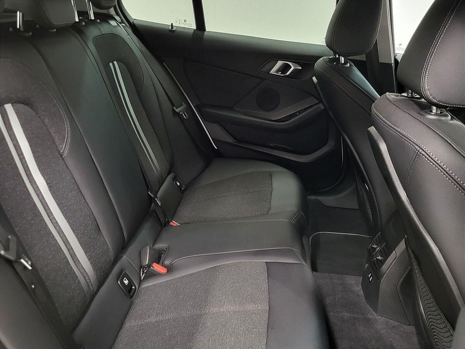 2024 BMW 1 Series - image 11