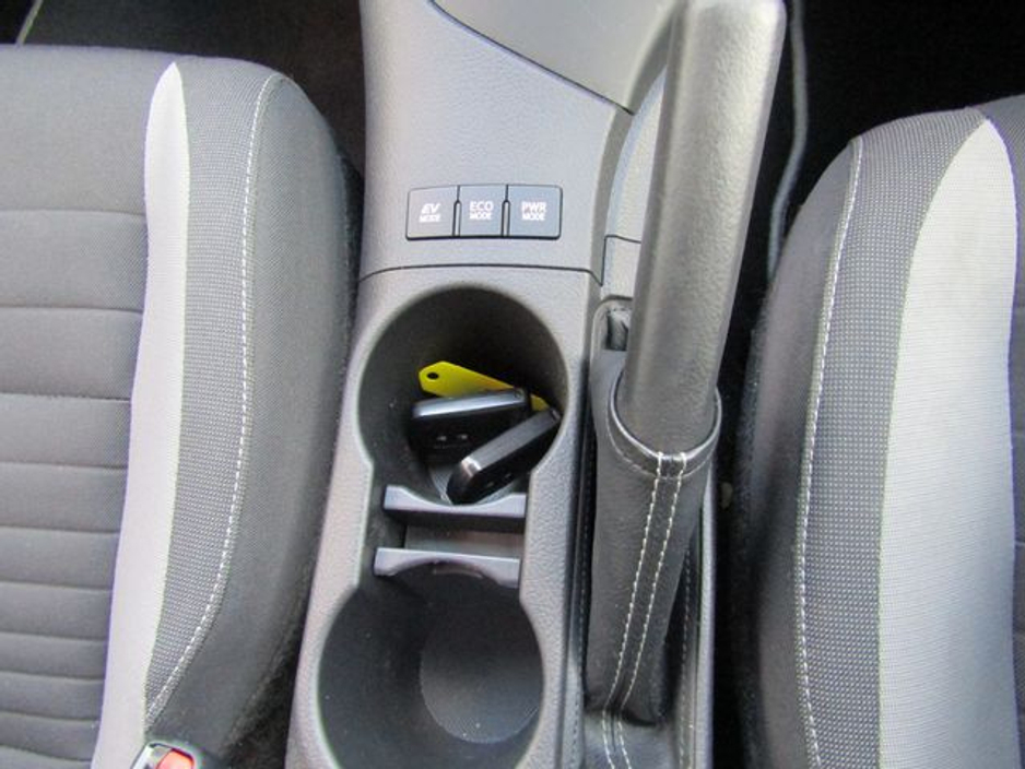 2018 Toyota Auris Hybrid Luna 4DR Auto €16,950