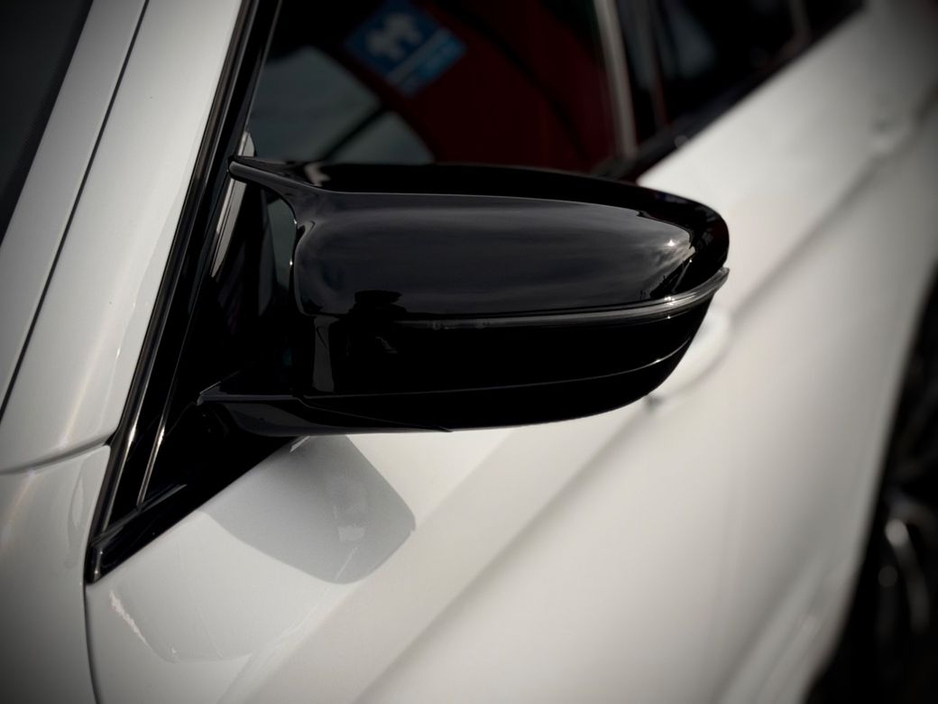 2023 BMW 5 Series - image 26