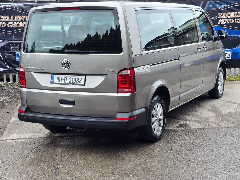 2018 Volkswagen Transporter - image 4