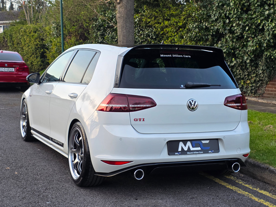 2016 Volkswagen Golf - image 12