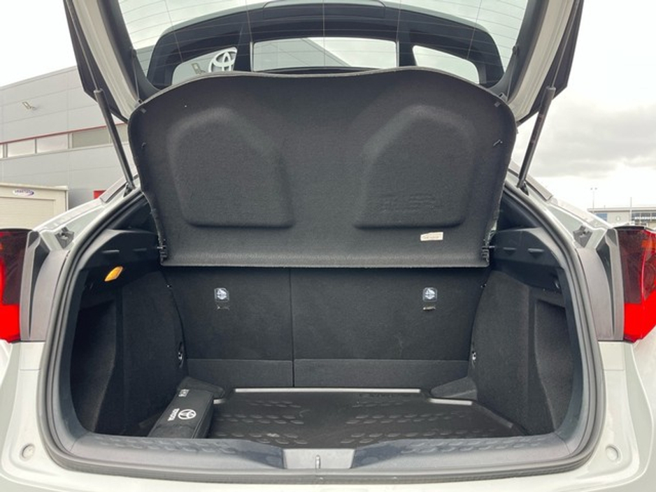 2022 Toyota C-HR - image 10