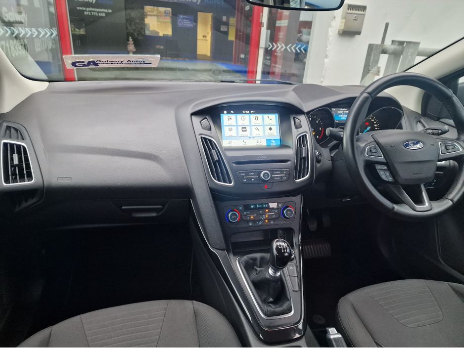 2017 Ford Focus - image 22