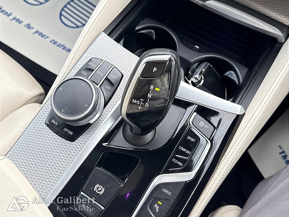 2020 BMW 5 Series - image 14