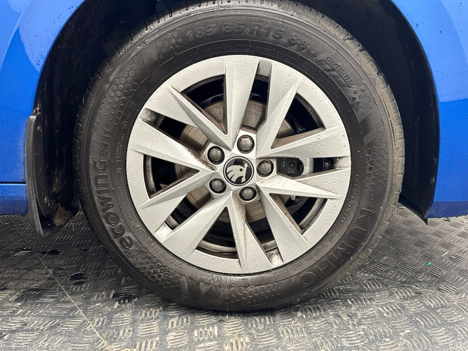 2025 Skoda Fabia - image 5