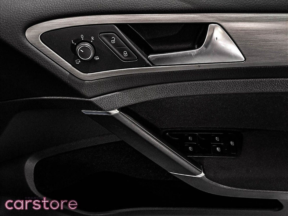 2016 Volkswagen Golf - image 17