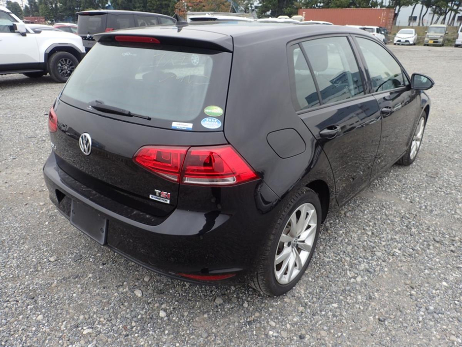 2014 Volkswagen Golf - image 5