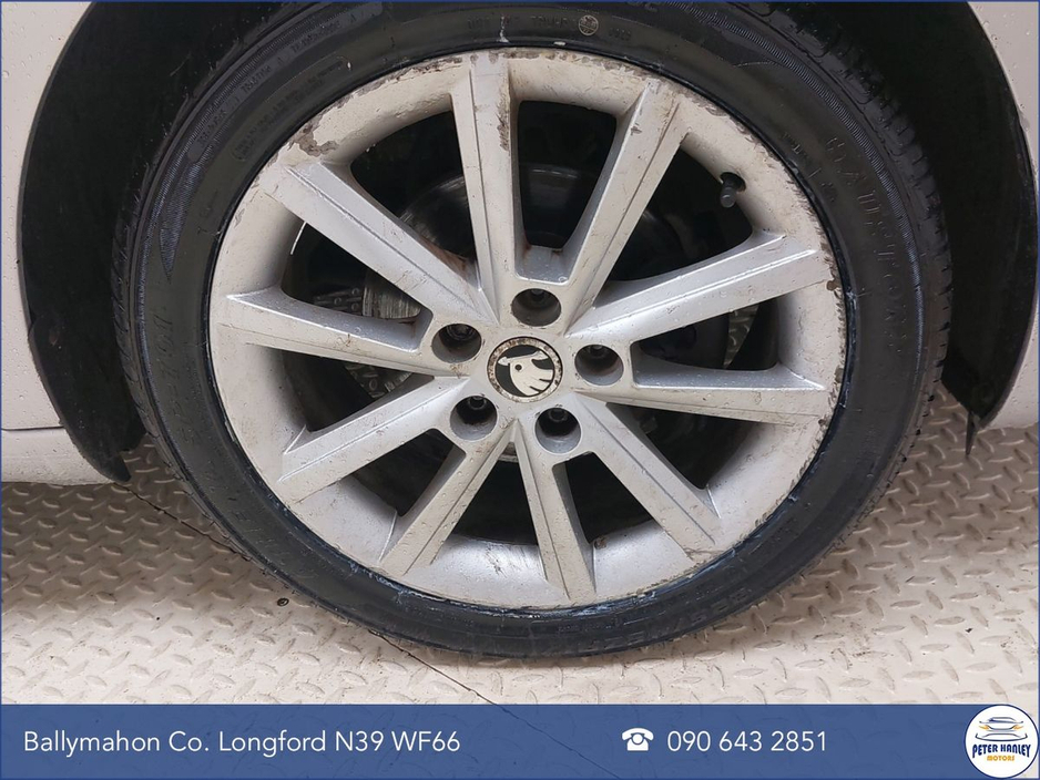 2014 Skoda Octavia - image 23