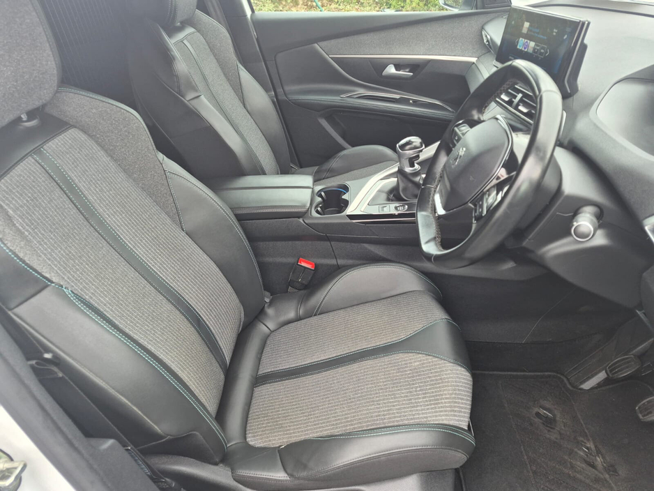 2021 Peugeot 5008 - image 11