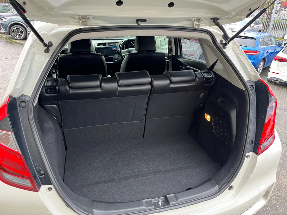 2017 Honda Fit SENSING L AUTOMATIC 1.5 HYBRID //HALF LEATHER SEATS//KEYLESS ENTRY//ADAPTIVE CRUISE CONTROL//REVERSE CAMERA// €12,950