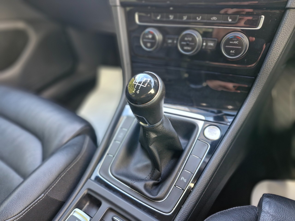 2017 Volkswagen Golf - image 24