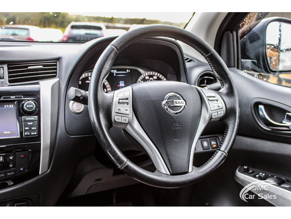 2018 Nissan Navara - image 25